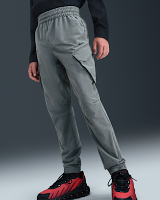 Nike Sportswear City Utility Older Kids' Cargo Trousers. Nike RO